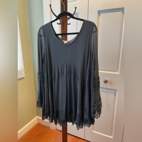 indigo thread co Tops - Indigo Thread Co Black / dark charcoal grey Flowy top size small